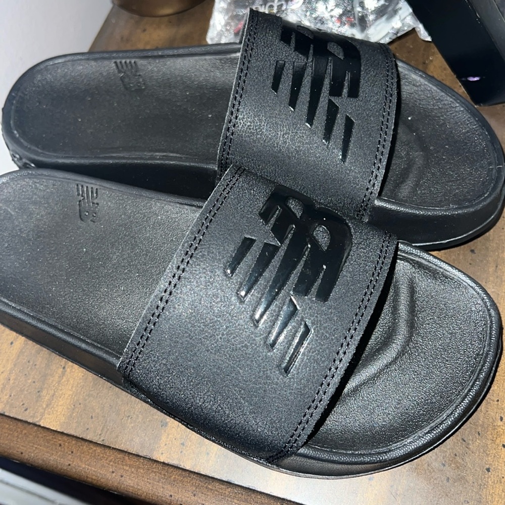 Women’s size 5 New balance sliders BNWOT